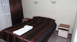 Гостиница Лунный Свет Ангарск Двухместный номер с 1 кроватью и собственной ванной комнатой-1